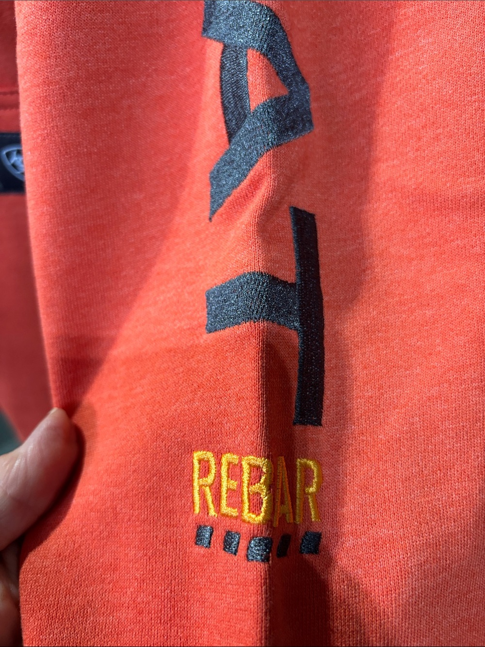 Ariat Pullover,stain release,embroidered sleeve,hood,pocket,fleece lined - Picture 2 of 10